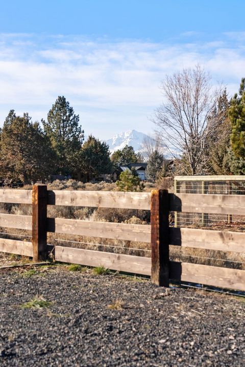 Tiny photo for 66511 Ponderosa Loop, Bend, OR 97703 (MLS # 220213596)