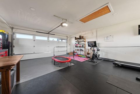 Tiny photo for 66511 Ponderosa Loop, Bend, OR 97703 (MLS # 220213596)