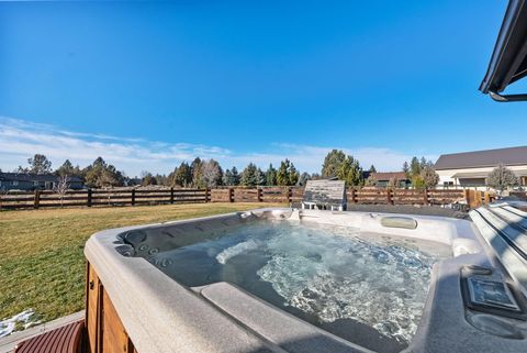 Tiny photo for 66511 Ponderosa Loop, Bend, OR 97703 (MLS # 220213596)