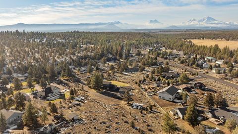 Tiny photo for 66511 Ponderosa Loop, Bend, OR 97703 (MLS # 220213596)