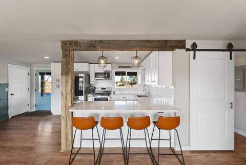 Tiny photo for 66511 Ponderosa Loop, Bend, OR 97703 (MLS # 220213596)