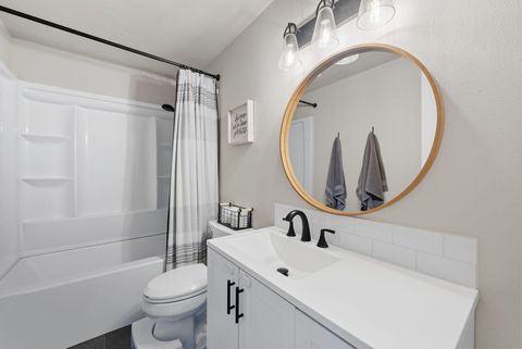 Tiny photo for 66511 Ponderosa Loop, Bend, OR 97703 (MLS # 220213596)