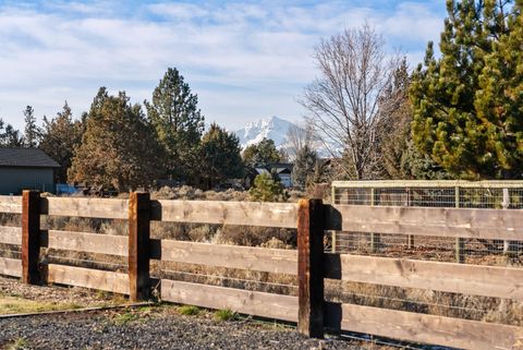 Tiny photo for 66511 Ponderosa Loop, Bend, OR 97703 (MLS # 220213596)