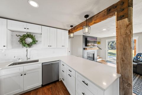 Tiny photo for 66511 Ponderosa Loop, Bend, OR 97703 (MLS # 220213596)
