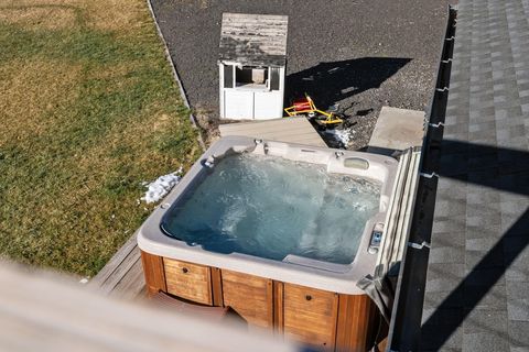 Tiny photo for 66511 Ponderosa Loop, Bend, OR 97703 (MLS # 220213596)