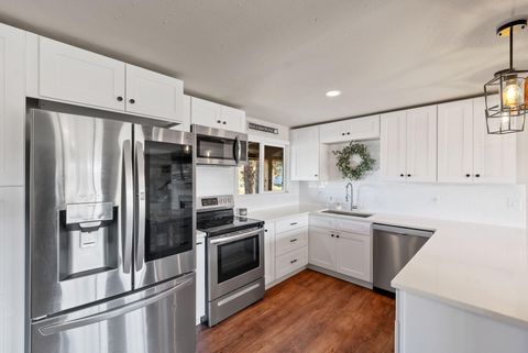 Tiny photo for 66511 Ponderosa Loop, Bend, OR 97703 (MLS # 220213596)