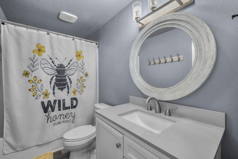 Tiny photo for 63425 Deschutes Market Road, Bend, OR 97701 (MLS # 220214084)