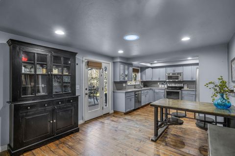 Tiny photo for 63425 Deschutes Market Road, Bend, OR 97701 (MLS # 220214084)