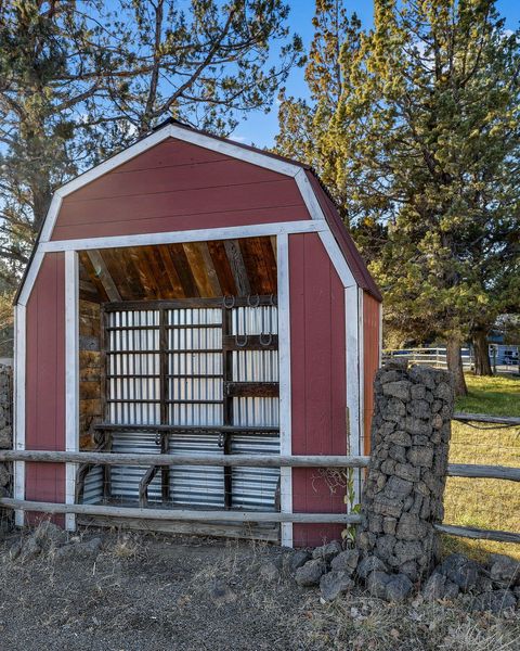 Tiny photo for 63425 Deschutes Market Road, Bend, OR 97701 (MLS # 220214084)