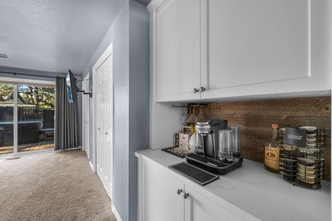 Tiny photo for 63425 Deschutes Market Road, Bend, OR 97701 (MLS # 220214084)