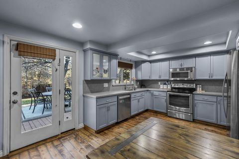 Tiny photo for 63425 Deschutes Market Road, Bend, OR 97701 (MLS # 220214084)