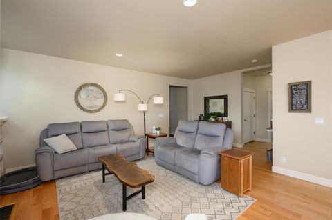 Tiny photo for 61701 Darla Place, Bend, OR 97702 (MLS # 220212320)