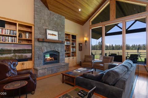 Tiny photo for 15385 Windigo Trail, Sisters, OR 97759 (MLS # 220226511)