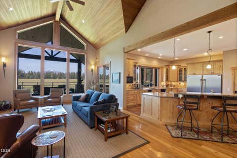 Tiny photo for 15385 Windigo Trail, Sisters, OR 97759 (MLS # 220226511)