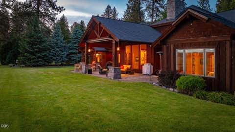 Tiny photo for 15385 Windigo Trail, Sisters, OR 97759 (MLS # 220226511)