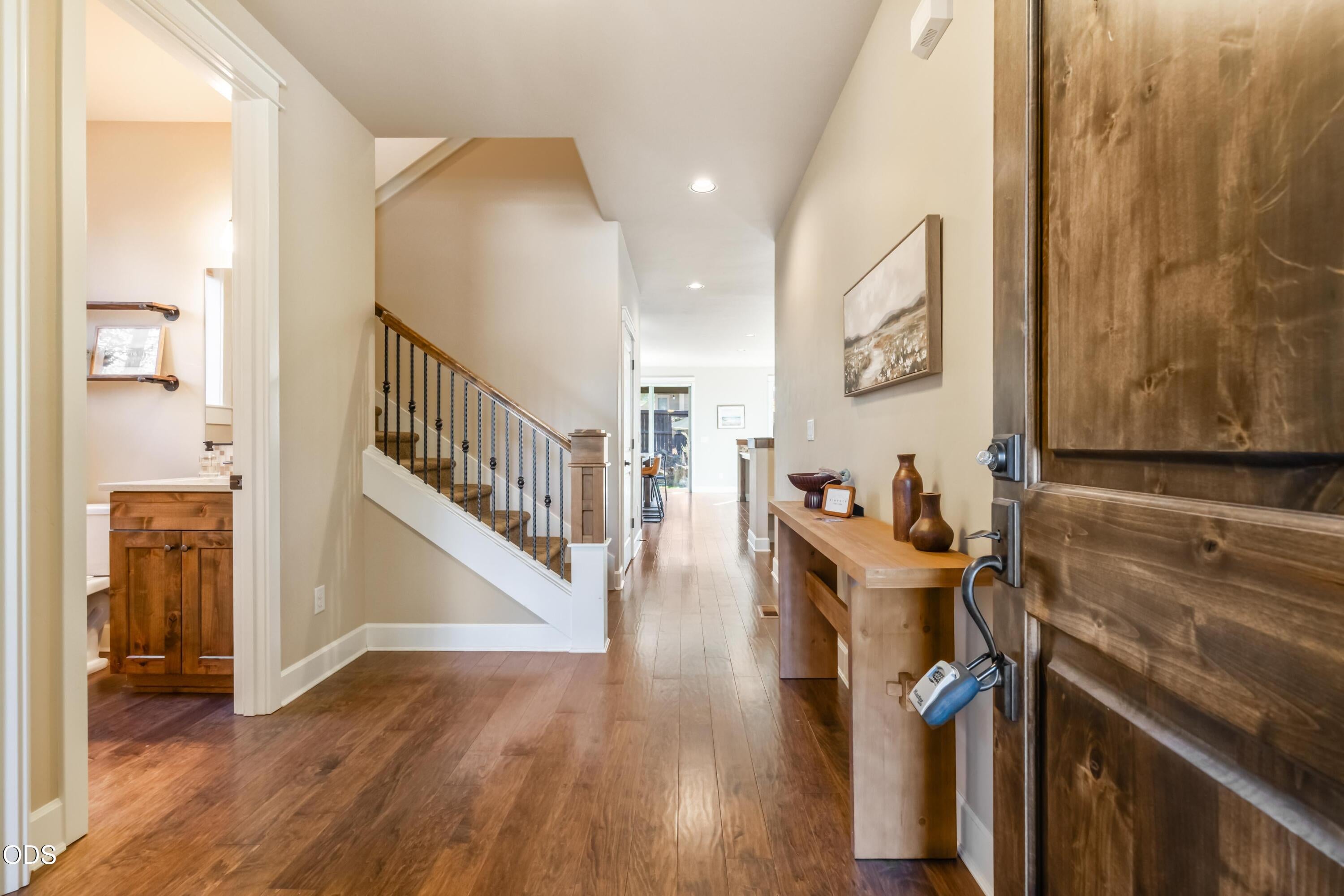 60345 Sage Stone Loop