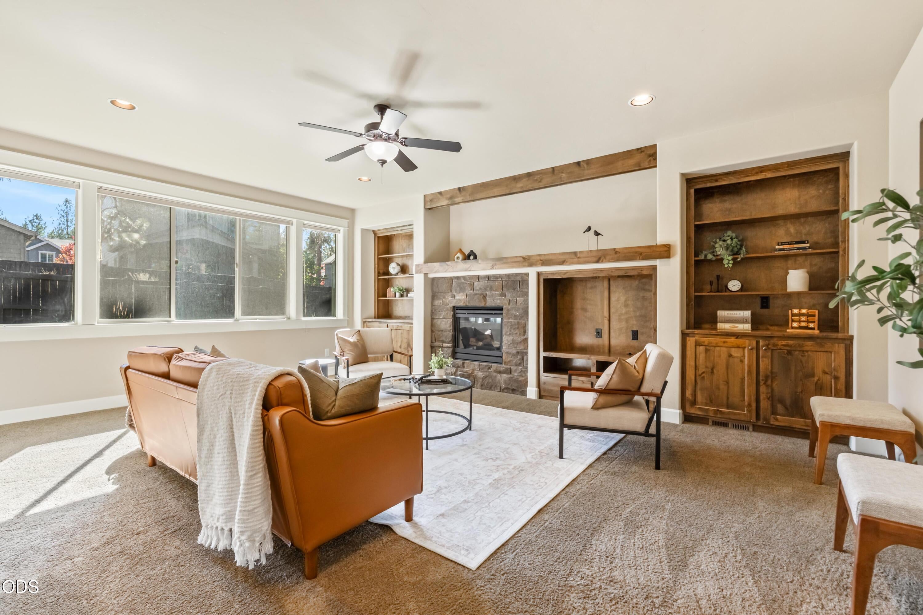 60345 Sage Stone Loop