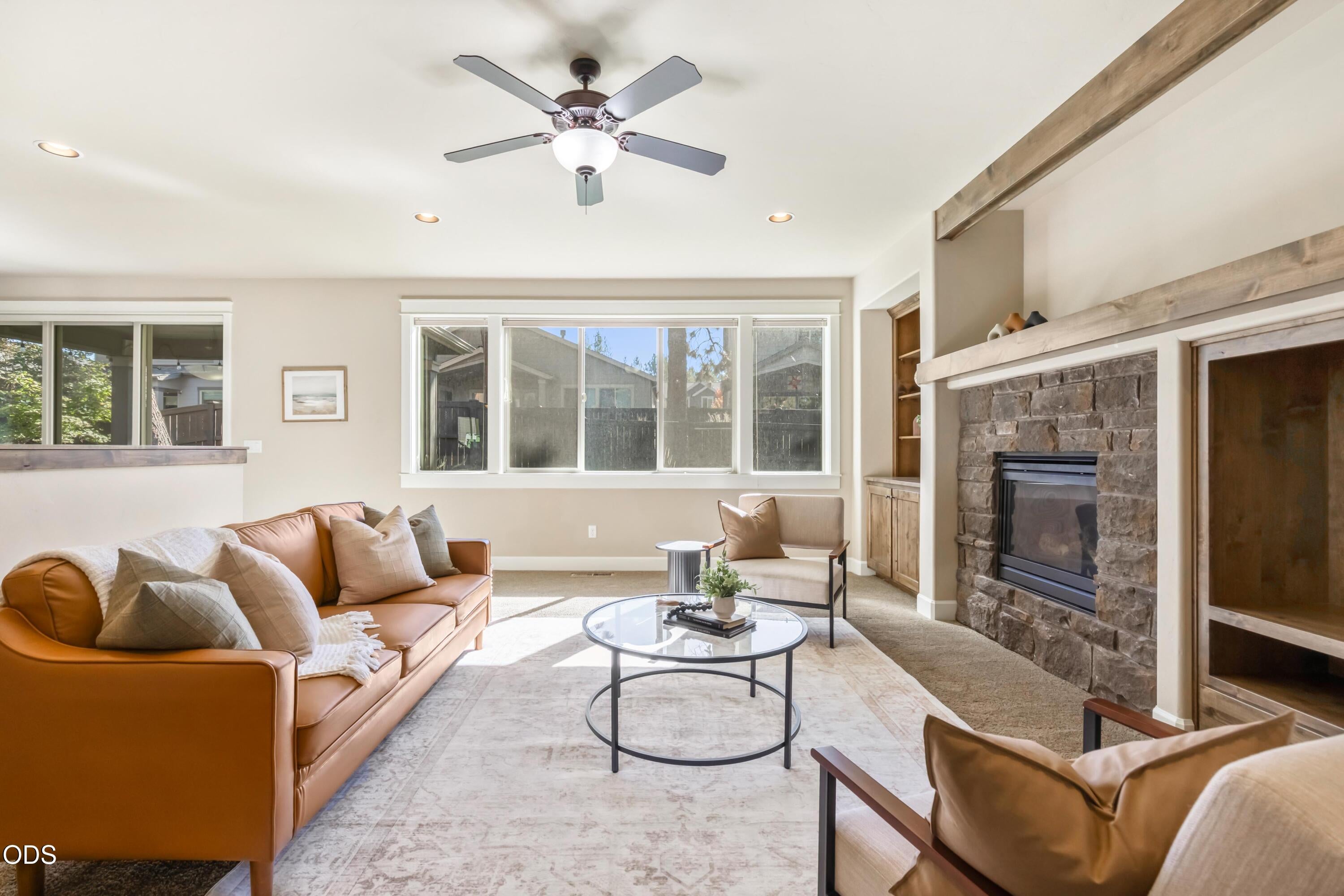 60345 Sage Stone Loop