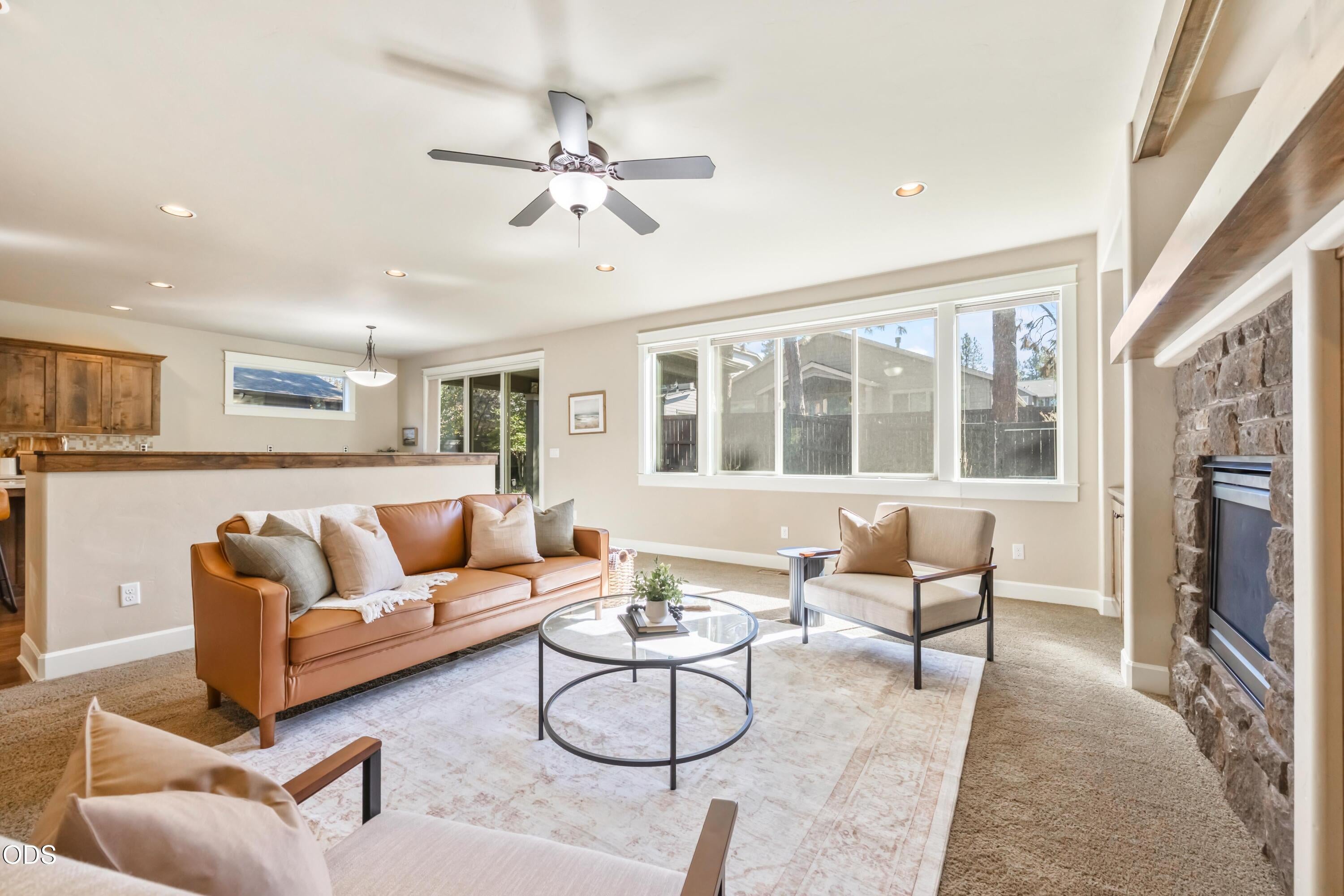 60345 Sage Stone Loop