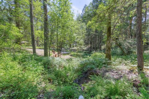 Tiny photo for 512 Bonnie Lane, Grants Pass, OR 97527 (MLS # 220215324)