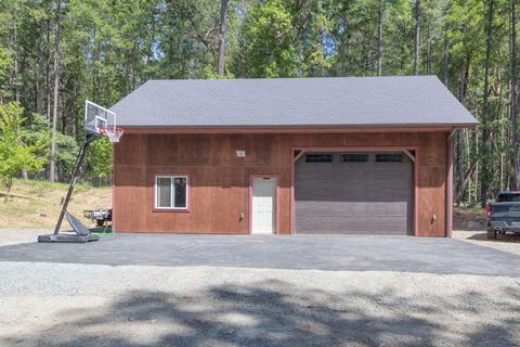 Tiny photo for 512 Bonnie Lane, Grants Pass, OR 97527 (MLS # 220215324)