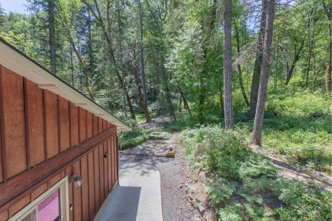 Tiny photo for 512 Bonnie Lane, Grants Pass, OR 97527 (MLS # 220215324)