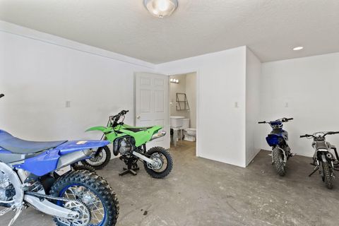 Tiny photo for 512 Bonnie Lane, Grants Pass, OR 97527 (MLS # 220215324)