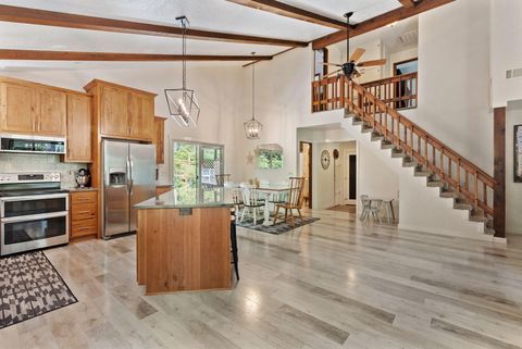 Tiny photo for 512 Bonnie Lane, Grants Pass, OR 97527 (MLS # 220215324)