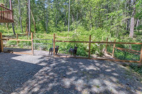 Tiny photo for 512 Bonnie Lane, Grants Pass, OR 97527 (MLS # 220215324)