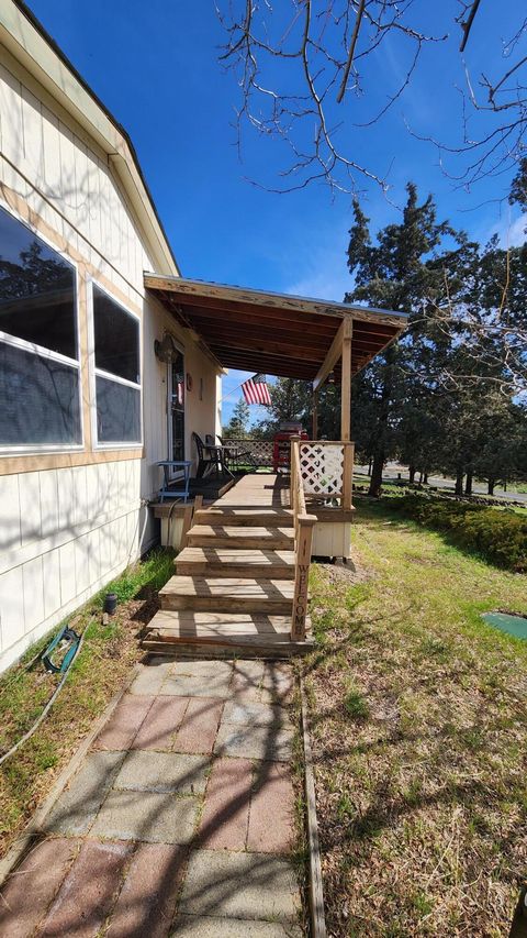 Tiny photo for 13514 SW Cinder Drive, Terrebonne, OR 97760 (MLS # 220217694)