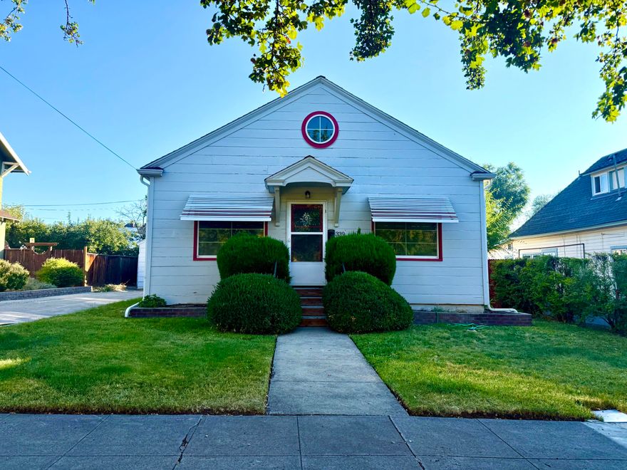 Cute as can be! Very well kept with Great Curb Appeal! This is a great home for a first time homebuyer or someone looking for a 2 bedroom home! There is an additional
bedroom and 1/2 bath for your overnight guests! Nice landscaping in both the front and back yards. This home also features, Updated Vinyl Windows, Updated electrical,
built-ins as well as a large basement!