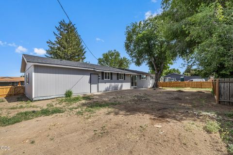 Tiny photo for 730 NE Lakeside Drive, Madras, OR 97741 (MLS # 220223461)