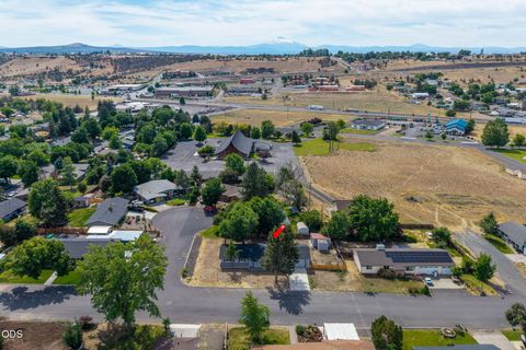 Tiny photo for 730 NE Lakeside Drive, Madras, OR 97741 (MLS # 220223461)