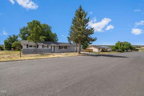 Tiny photo for 730 NE Lakeside Drive, Madras, OR 97741 (MLS # 220223461)
