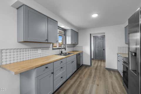 Tiny photo for 730 NE Lakeside Drive, Madras, OR 97741 (MLS # 220223461)