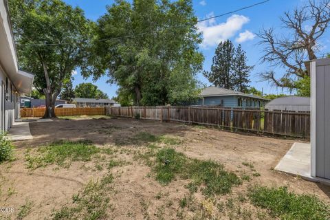 Tiny photo for 730 NE Lakeside Drive, Madras, OR 97741 (MLS # 220223461)