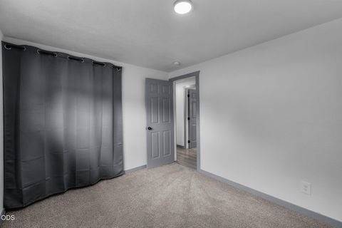 Tiny photo for 730 NE Lakeside Drive, Madras, OR 97741 (MLS # 220223461)