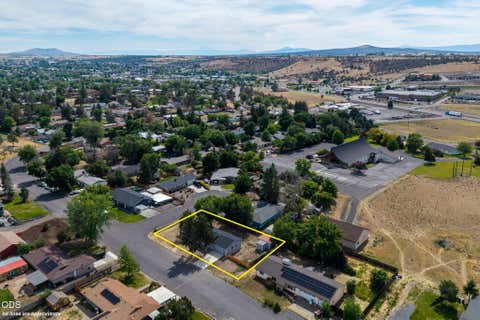 Tiny photo for 730 NE Lakeside Drive, Madras, OR 97741 (MLS # 220223461)