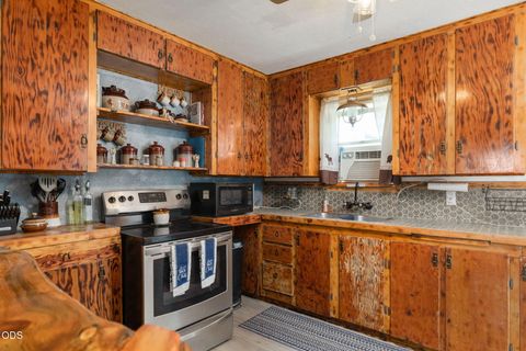 Tiny photo for 1310 NW Dodson Drive, Prineville, OR 97754 (MLS # 220224514)