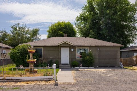 Photo of 1310 NW Dodson Drive, Prineville, OR 97754 (MLS # 220224514)