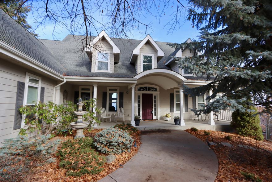 Quality built custom 4490 Sq. Ft. home featuring 4 bedrooms, 3 baths, office and workout room.  This spectacular family residence - has an unobstructed 270 degree view of Upper Klamath lake and Mt. Scott, other amenities include oversized 3 car garage, large viewing deck located on quiet cul-de-sac for privacy.