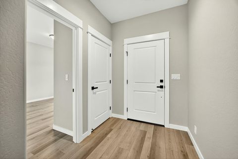 Tiny photo for 3735 Carlin Drive, Medford, OR 97504 (MLS # 220211976)