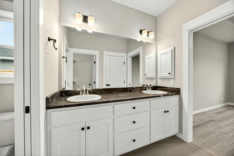 Tiny photo for 3735 Carlin Drive, Medford, OR 97504 (MLS # 220211976)