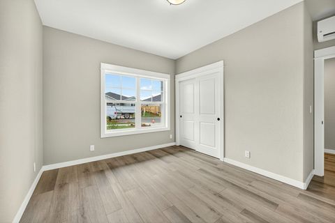 Tiny photo for 3735 Carlin Drive, Medford, OR 97504 (MLS # 220211976)