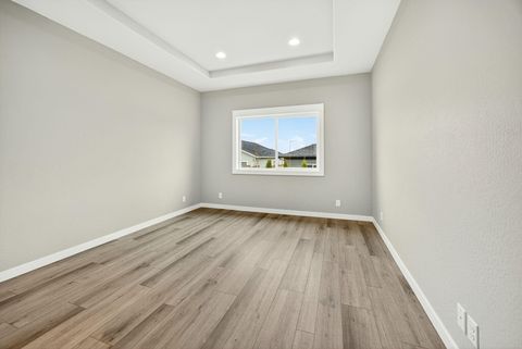 Tiny photo for 3735 Carlin Drive, Medford, OR 97504 (MLS # 220211976)