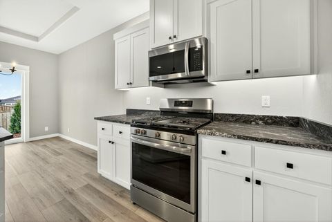 Tiny photo for 3735 Carlin Drive, Medford, OR 97504 (MLS # 220211976)