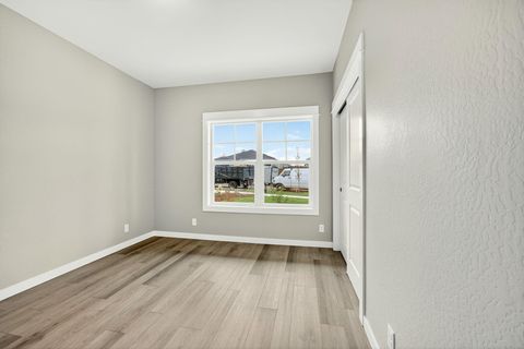 Tiny photo for 3735 Carlin Drive, Medford, OR 97504 (MLS # 220211976)