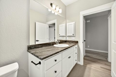 Tiny photo for 3735 Carlin Drive, Medford, OR 97504 (MLS # 220211976)