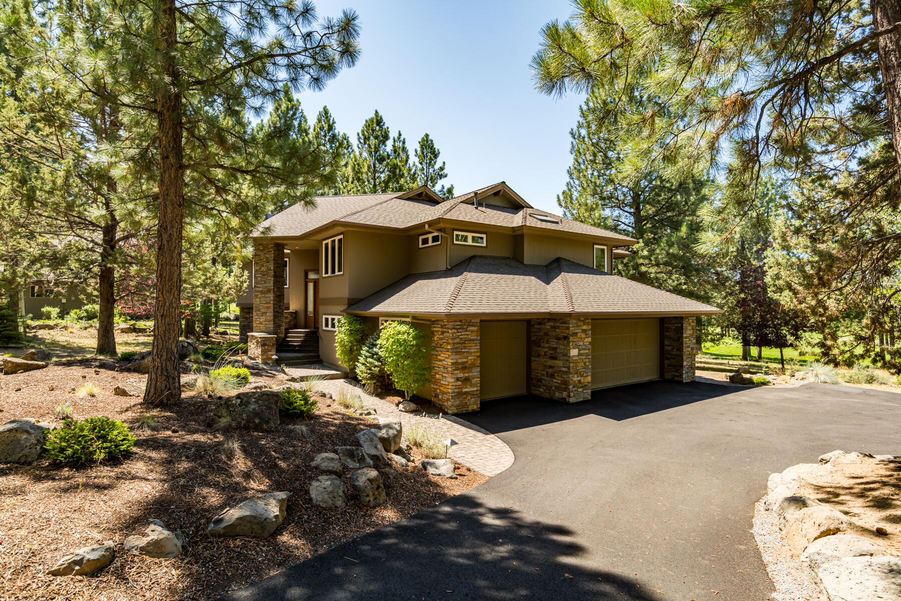 3075 NW Underhill Place