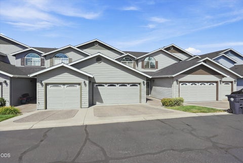 Tiny photo for 3855 Dover Ridge Drive #4, Medford, OR 97504 (MLS # 220226322)